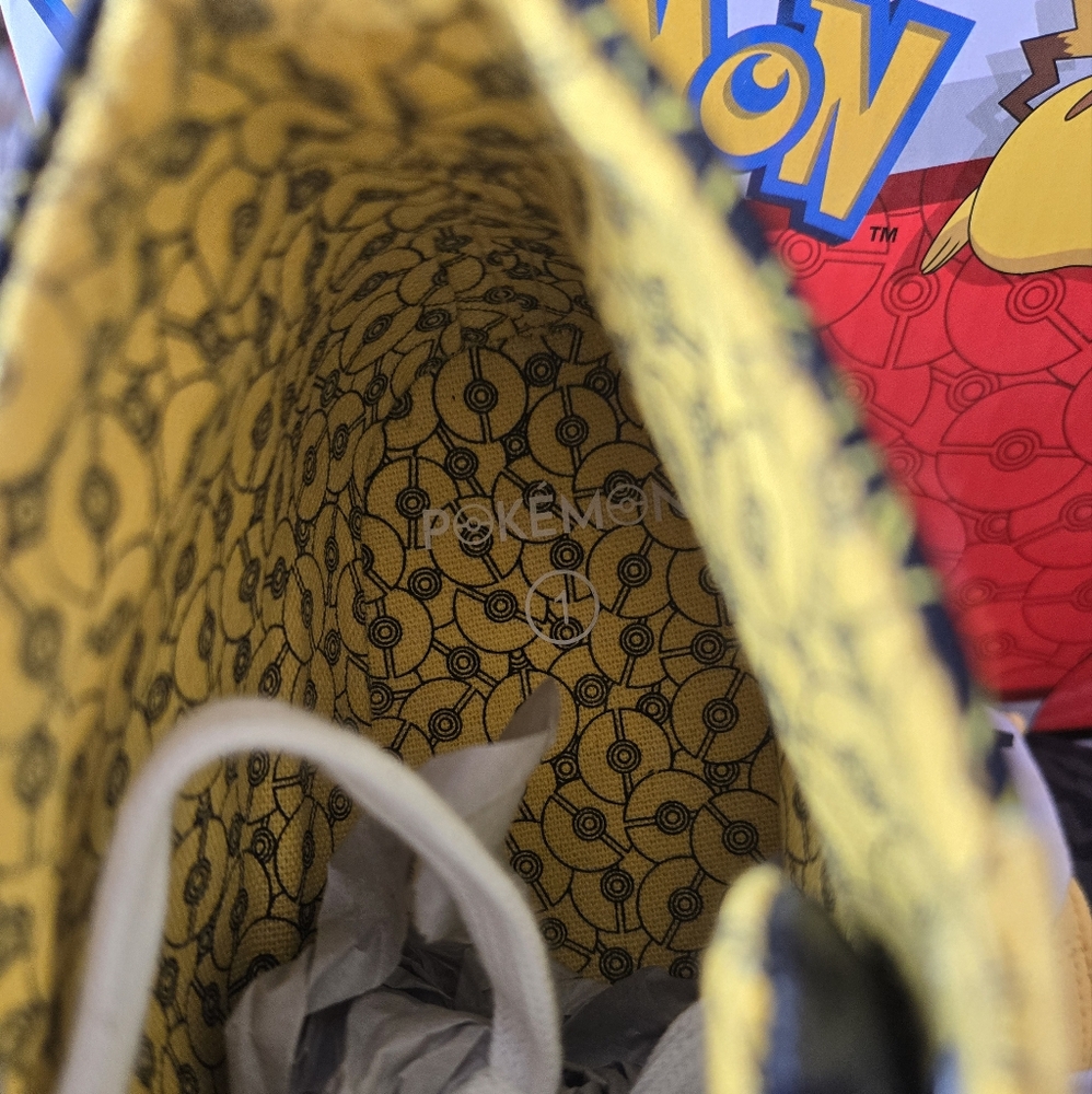 Kids Pokémon shoes sz 3 - Picture 3 of 3